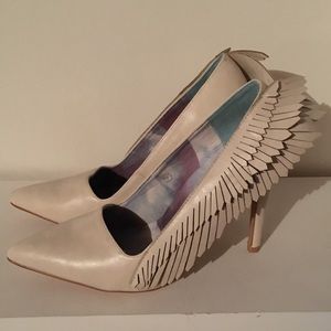 Angel Wing Pumps Size 7